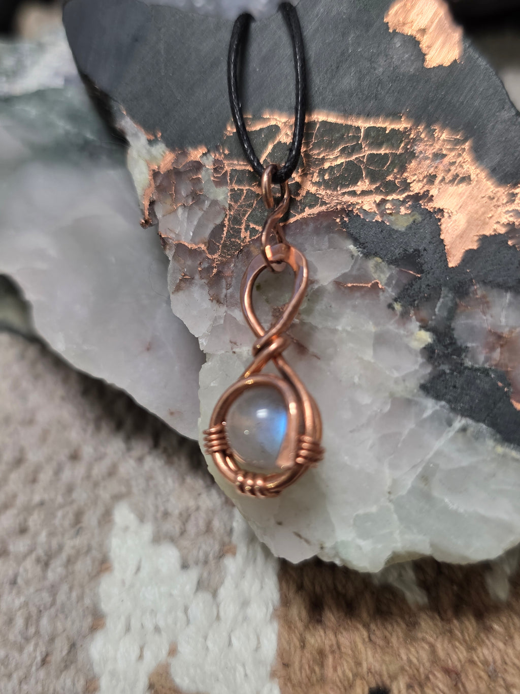 "Orbit" Labradorite Pendant