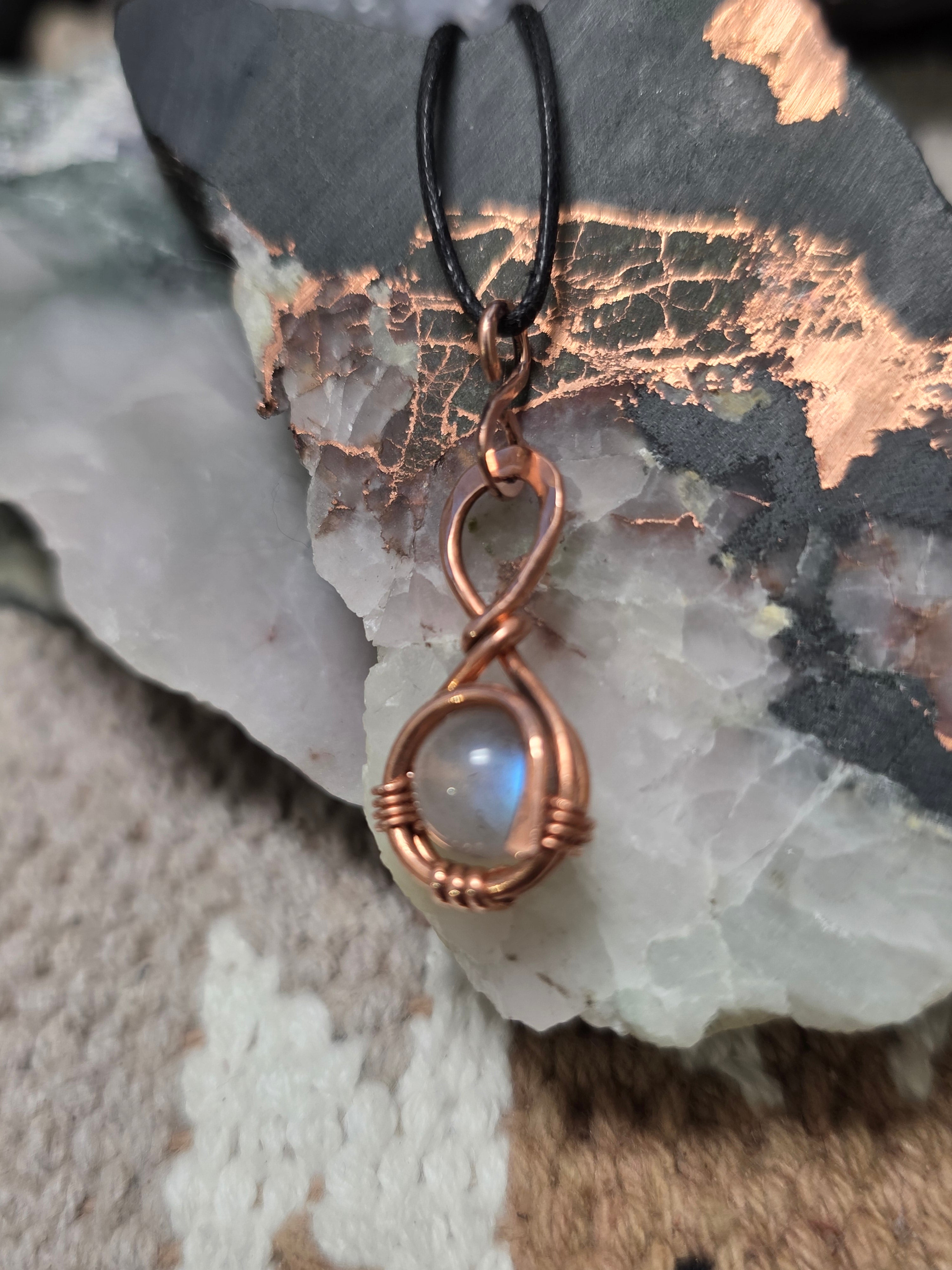 "Orbit" Labradorite Pendant