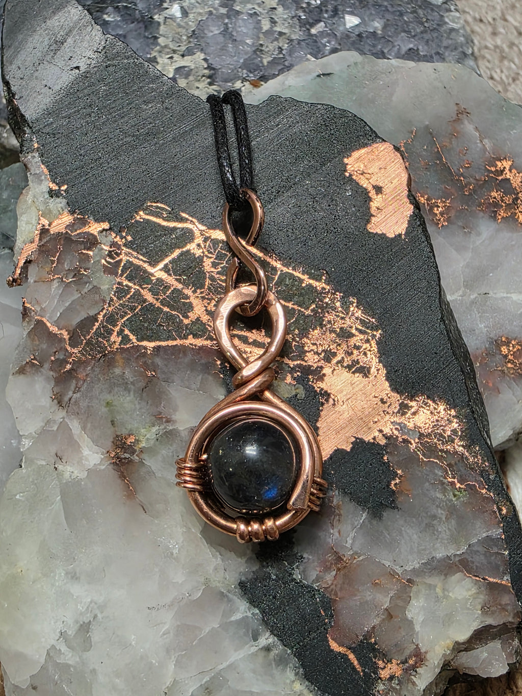 "Orbit" Blue Labradorite Pendant