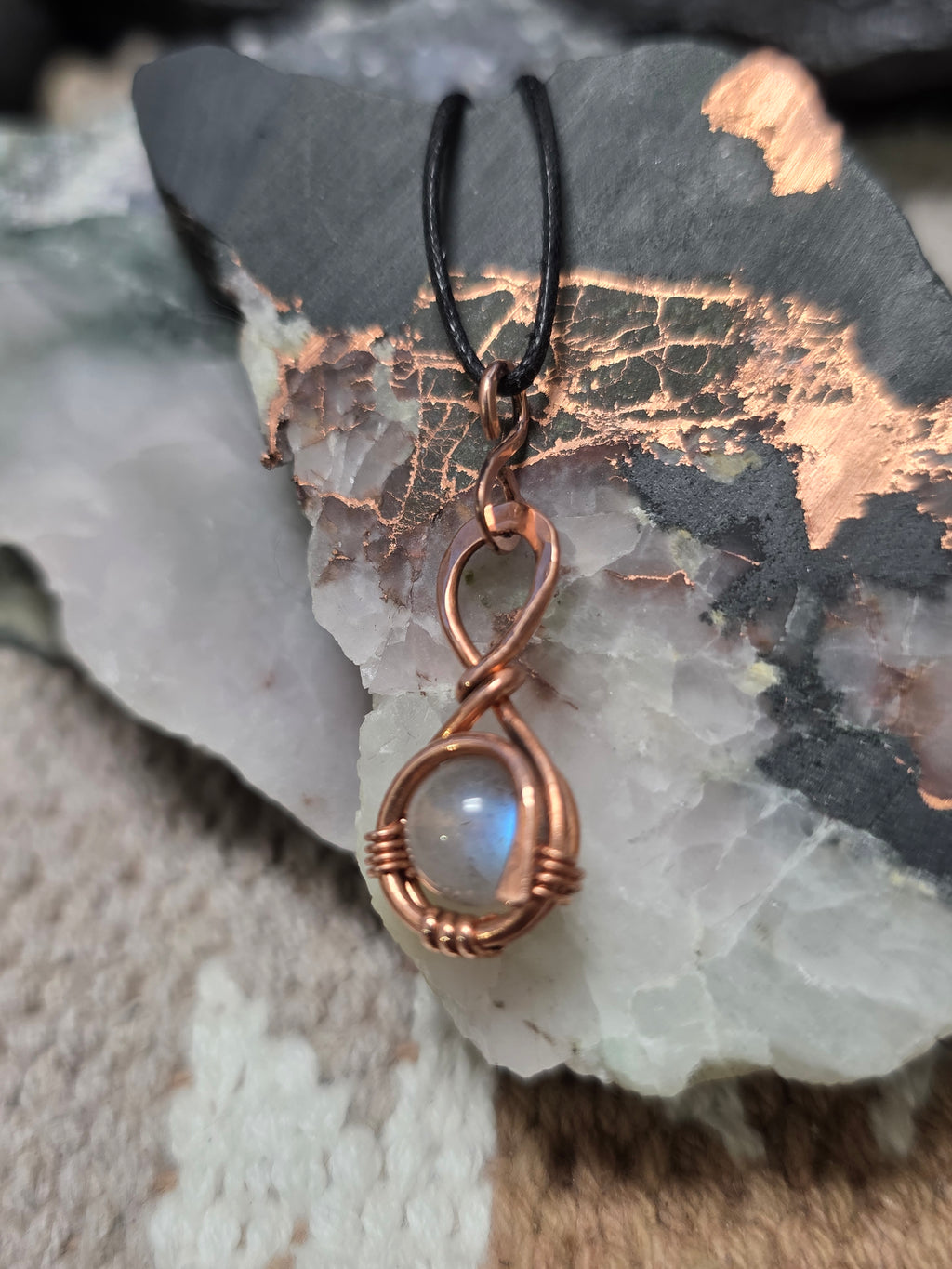 "Orbit" Labradorite Pendant